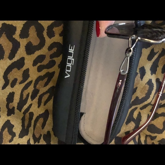 Vogue oversized silver sunglasses dark lens wine colored temple new with case - Picture 14 of 15